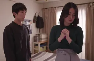 Thấy bố nện mẹ kế mãi không có thai, cậu con trai ra tay giúp đỡ
