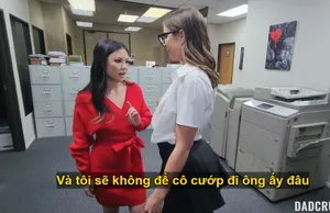 Bố dượng may mắn xxx cùng lúc nhóc con và em trợ lý riêng