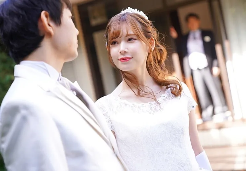 Bố chồng nện vợ của con trai ngay sau lễ cưới của con trai