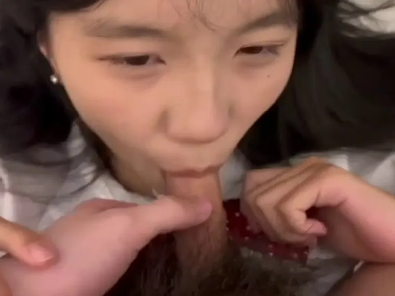 Em loli dễ thương mút cò biến em thành con em đào nứng lồn p2